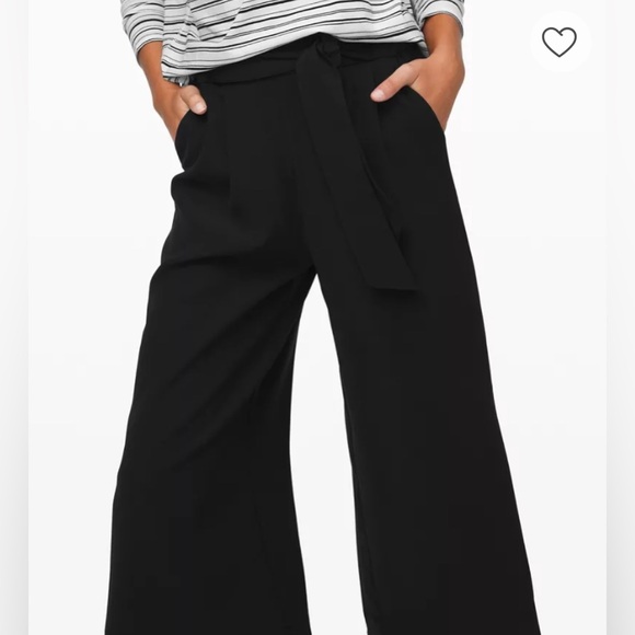 Lululemon Noir Crop Pants - Picture 2 of 6